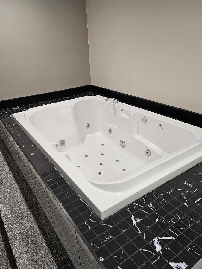Western Budget Motel #1 Leduc/Nisku מראה חיצוני תמונה